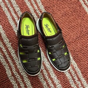 NWOT Florsheim Kids Boy's Great Lakes Fisherman Jr. (Little Kid 1.5) sandals